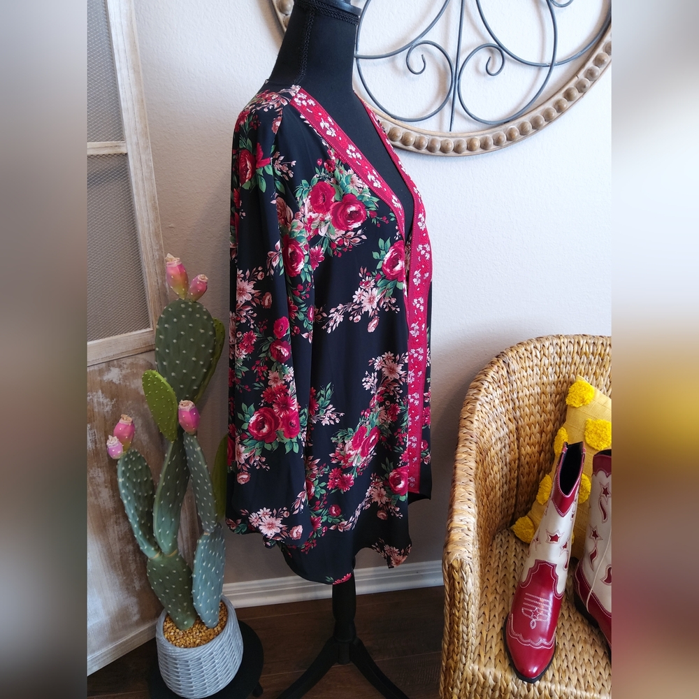 The Pioneer Woman Black and Red Floral Open-Front Kimono - Picture 6 of 10